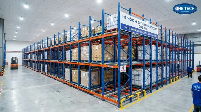 Ứng dụng kệ Push Back cho kho công nghiệp Đồng Nai Kệ Push Back trong kho hàng công nghiệp tại Đồng Nai