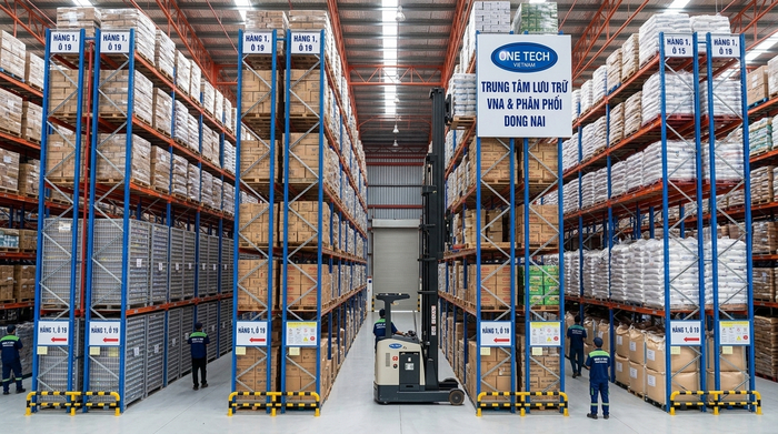 Kệ VNA và Narrow Aisle cho kho cao tầng Kệ VNA và Kệ Narrow Aisle Đồng Nai dùng xe nâng chuyên dụng trong lối đi hẹp